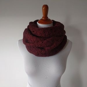 ❎ *Sold* NWOT Maroon Red Circle Infinity Scarf